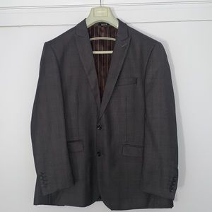Kashani Men’s Grey Sport Coat! Comes with Kashani Hanger!
